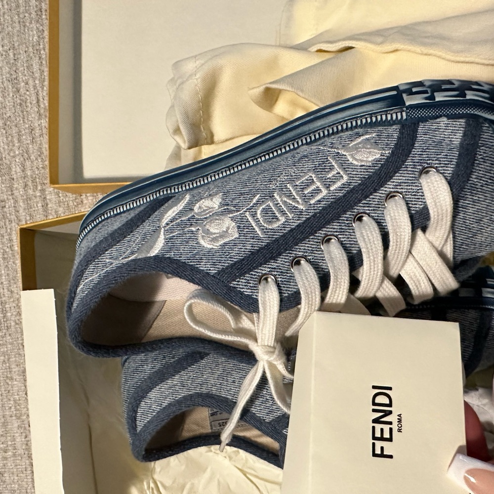 FENDI - Picture 3 of 9